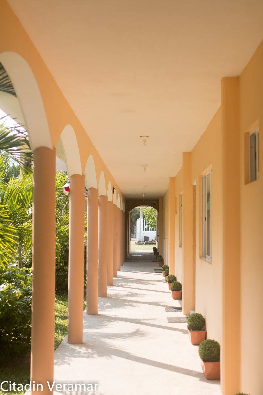 Pasillo arquitectónico del hotel